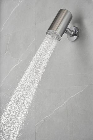 UniMatch Beam hoofddouche rond met 1 stand en muurbevestiging in chroom, stijlvol en functioneel design voor een verfrissende en comfortabele douche-ervaring.